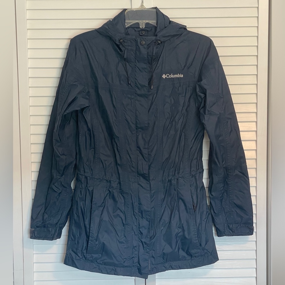 Columbia Omni Tech women’s waterproof and breathable jacket. Small, dark blue.